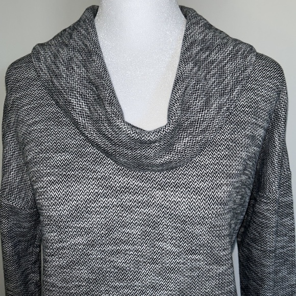 T by Talbots Cowl Neck Activewear Top Size Large - Picture 2 of 10